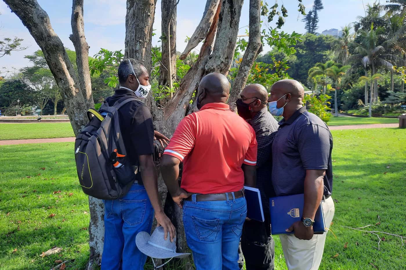 Student training through the SANBI-funded Sentinel Plant Project in South African botanical gardens