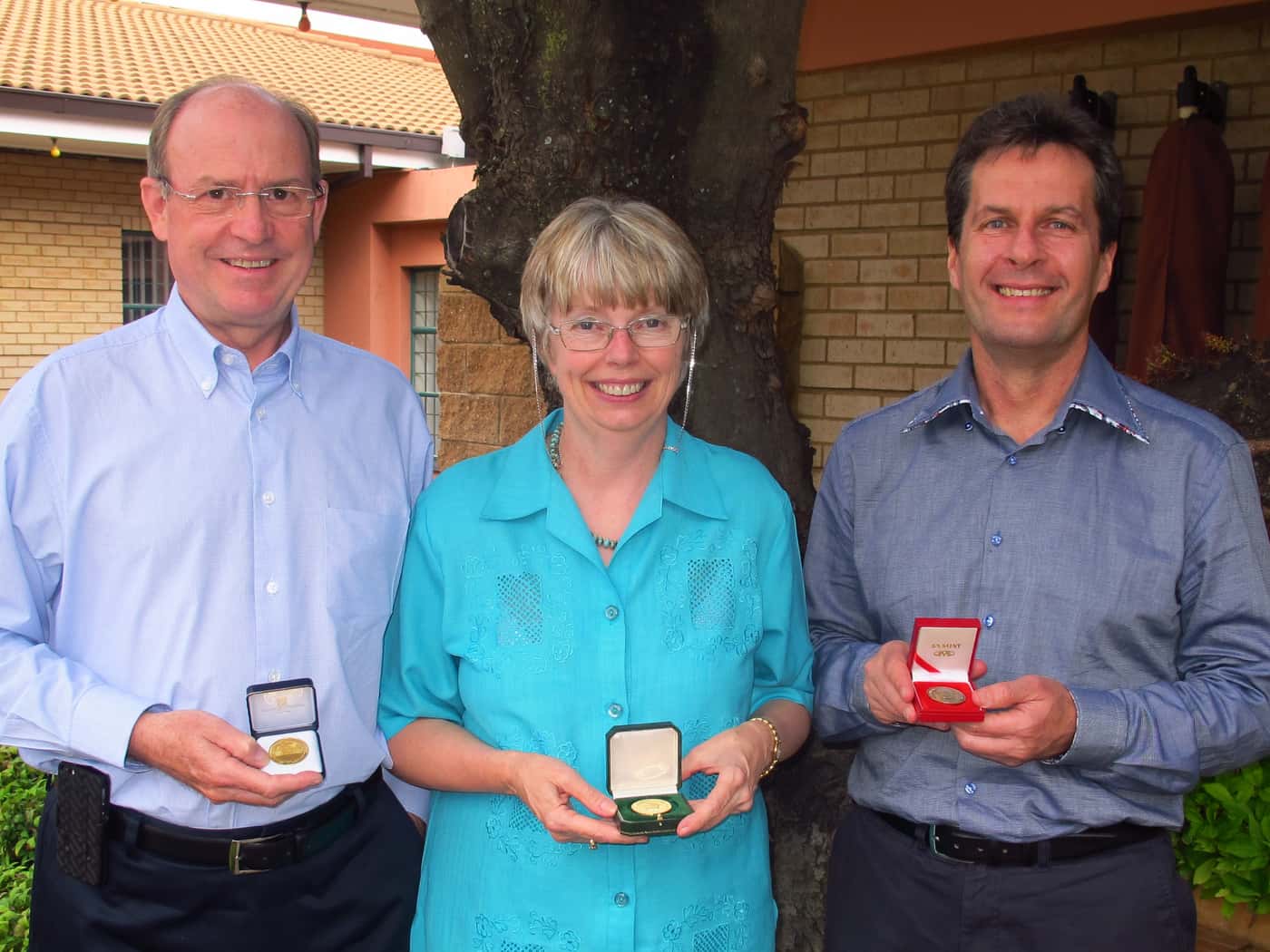 Prof. Brenda Wingfield receives the Christiaan Hendrik Persoon medal