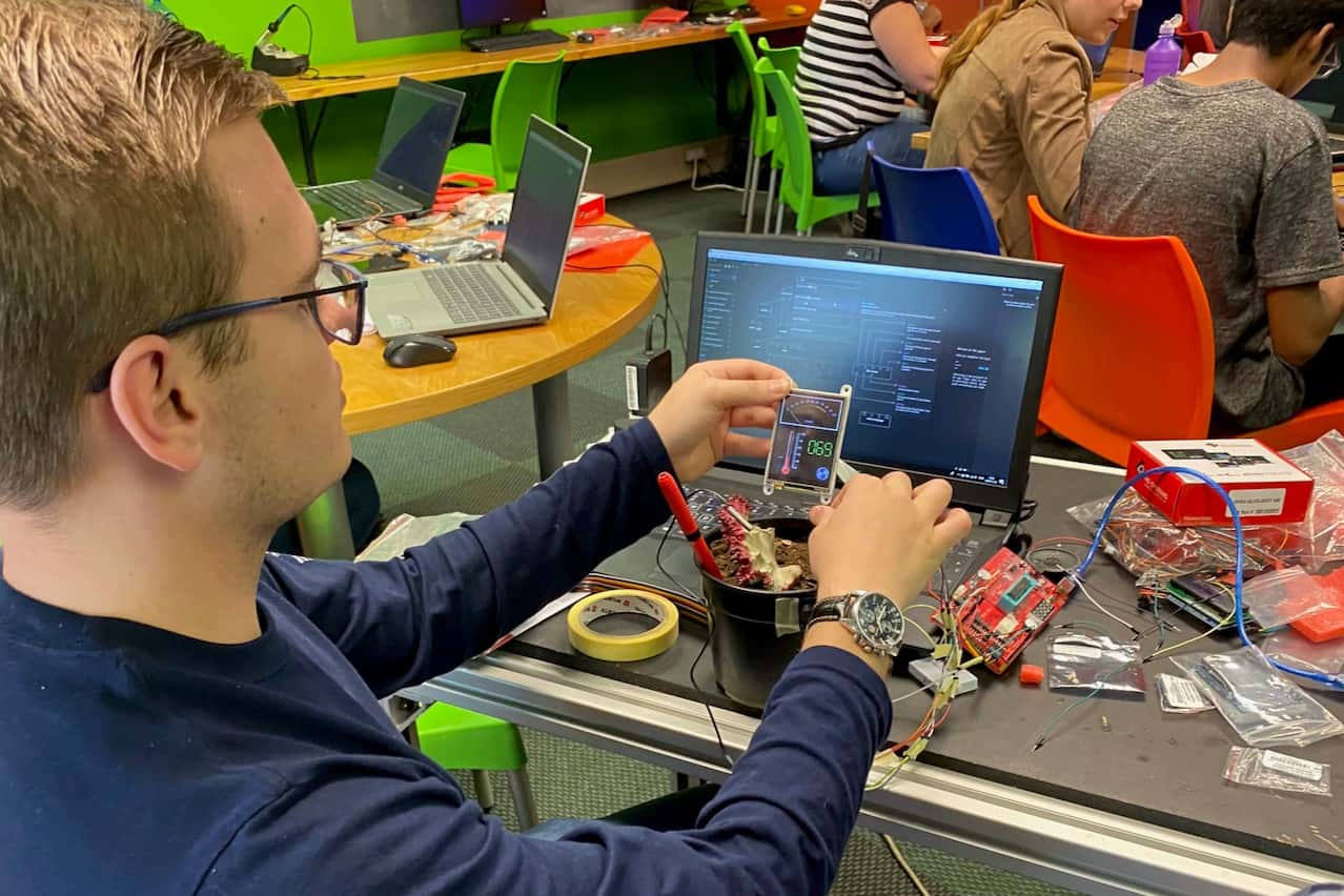 FABI students and researchers participate in Biomaker Workshop