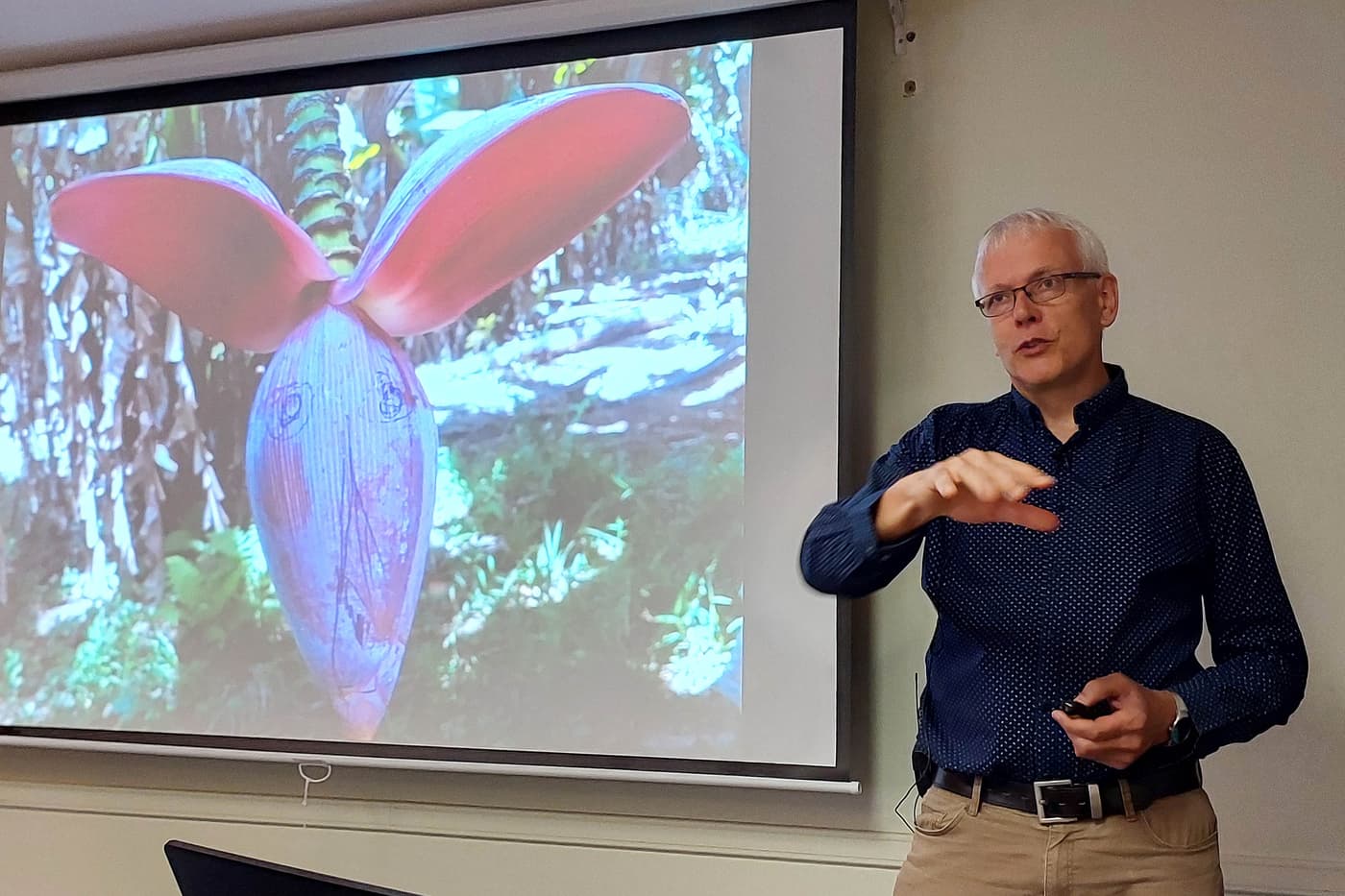 Prof. André Drenth engages with FABI researchers on the Institute’s future