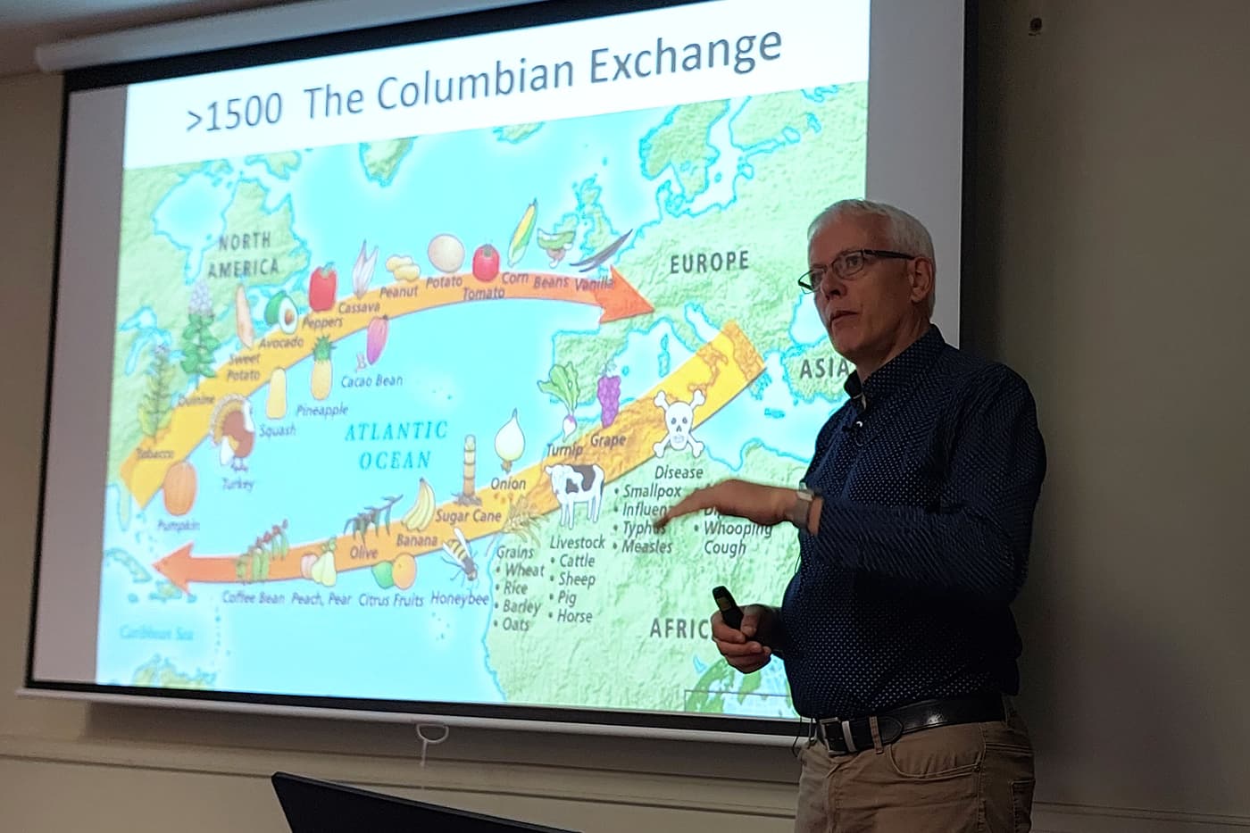 Prof. André Drenth engages with FABI researchers on the Institute’s future
