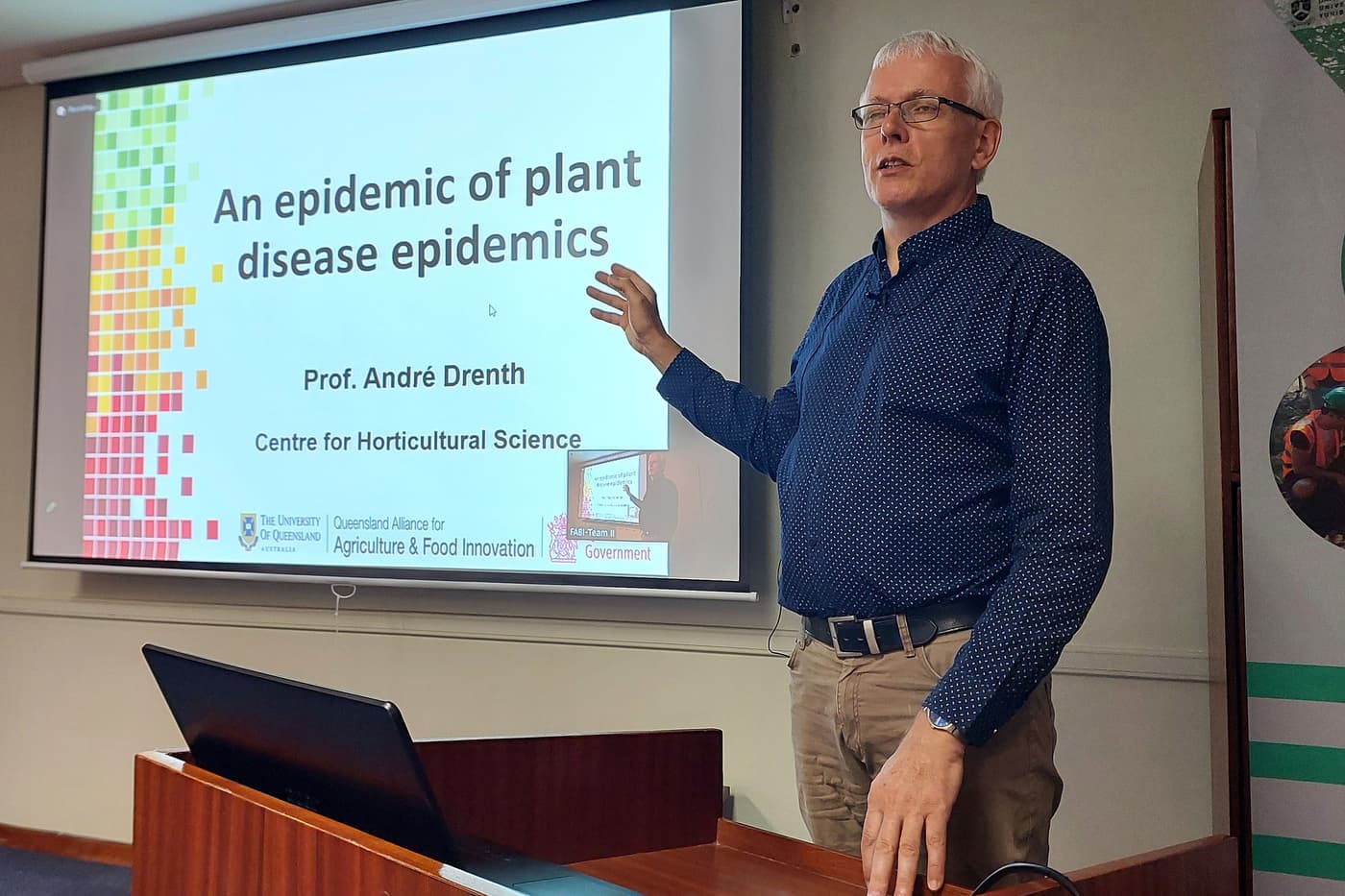 Prof. André Drenth engages with FABI researchers on the Institute’s future