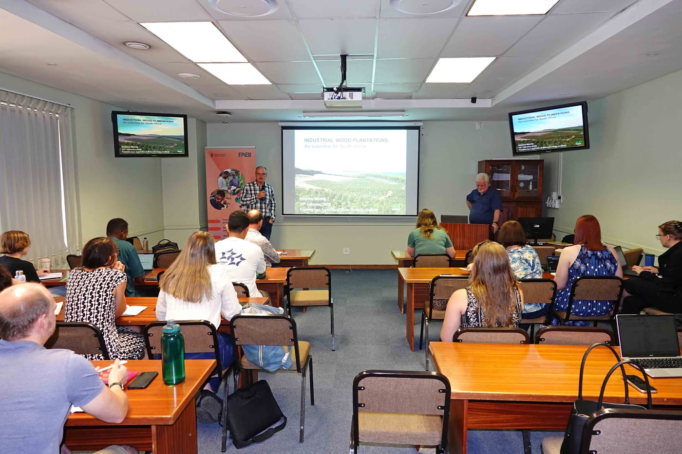 Dr Andrew Morris presents an introduction to forestry course in FABI