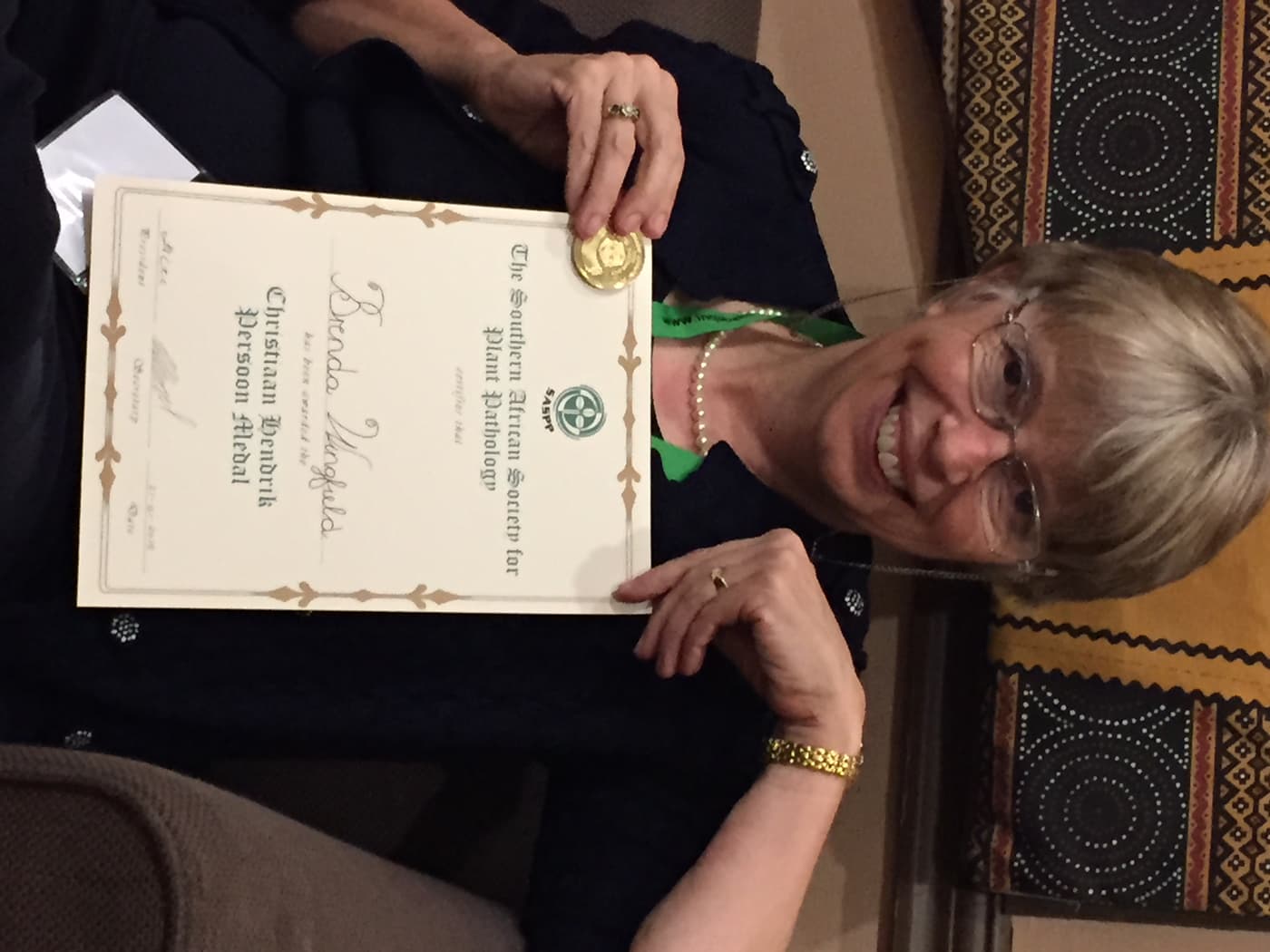 Prof. Brenda Wingfield receives the Christiaan Hendrik Persoon medal